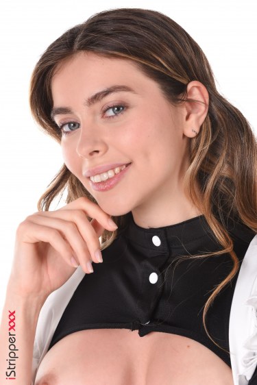 Alissa Foxy In The Foxy Maid 5