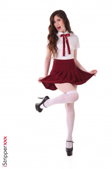 Hot Pearl In Last Day At School 2