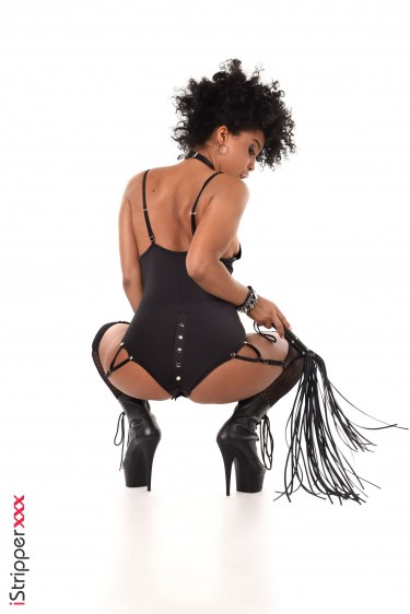 Selva Lapiedra In A Cheerful Flogging 4