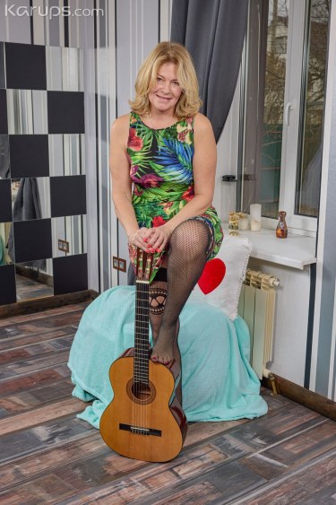 Strum And Cum Starring Diana Zor 1