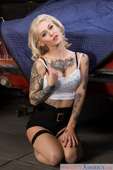 Kleio Valentien Strips In A Garage 5
