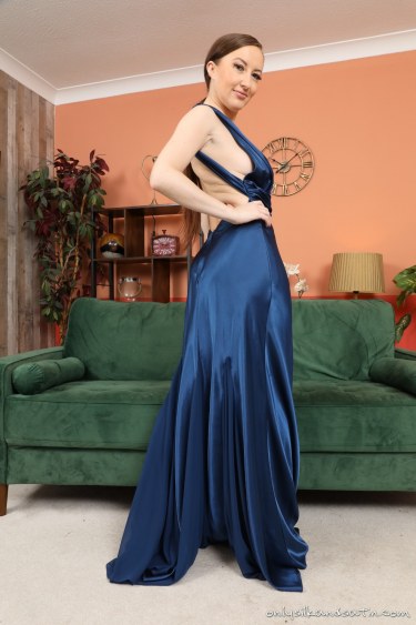 Sophia Smith Takes Off Her Blue Dress 2