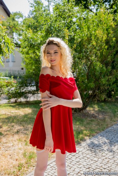 Isabella De Laa In Red Dress And Stockings 1