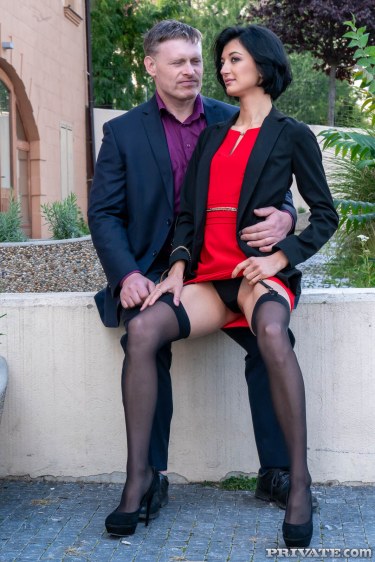 Madison Quinn Kills Her Boredom With An Interracial Gangbang 14