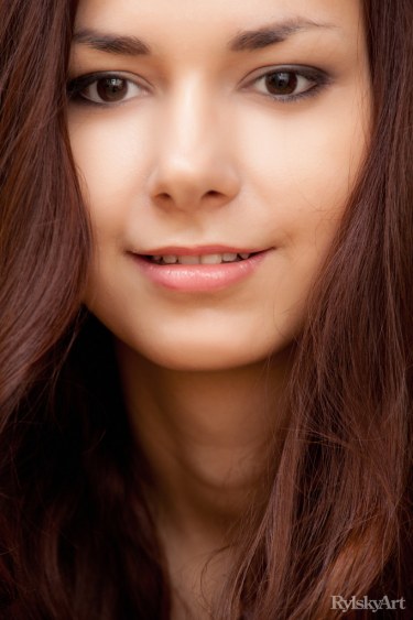 Chloe In Feher Es Arany 1