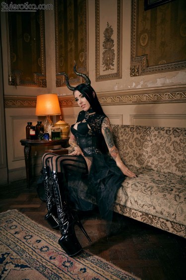 Miss Marilyn In Temptress 5