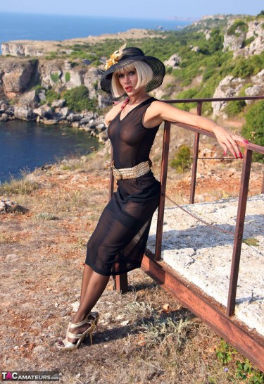 Black Seams In The Sun With Eva Diangelo 1