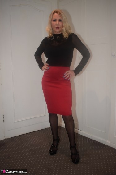 Emeralds Red Pencil Skirt 4