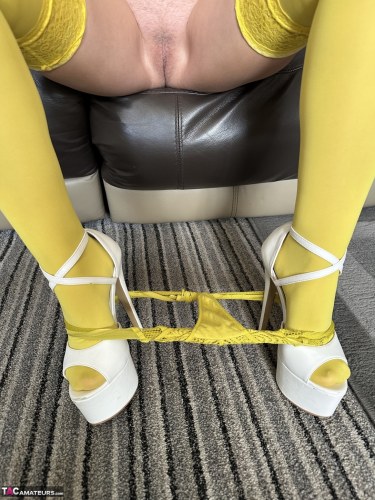 Inked Milf In Sexy Bright Yellow Lingerie 12