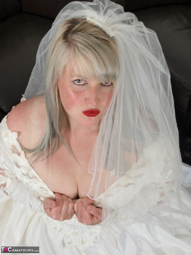 Samantha In Here Cums The Bride 2
