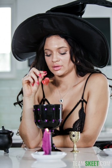 Lexi Victoria In Black Magic Woman 5