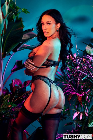 Jennifer White In Lingerie And Stockings 5