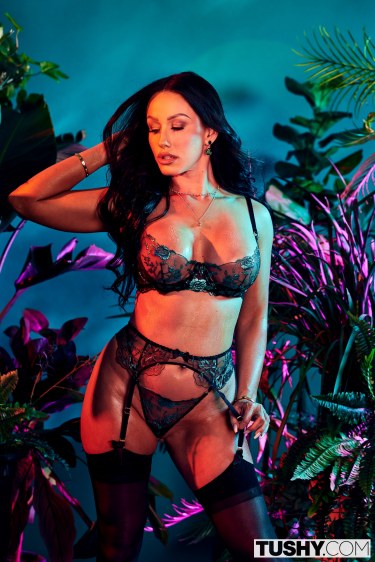 Jennifer White In Lingerie And Stockings 7