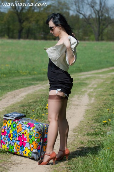 Wanilianna Teases Outdoors 6