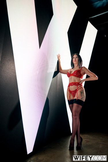 Hubby Watches Wife Get Double Penetrated 2