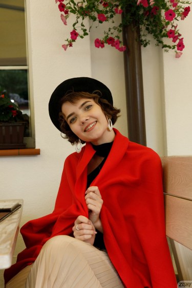 Victoria Minina In Cafe Society 1 1