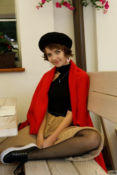 Victoria Minina In Cafe Society 1 3