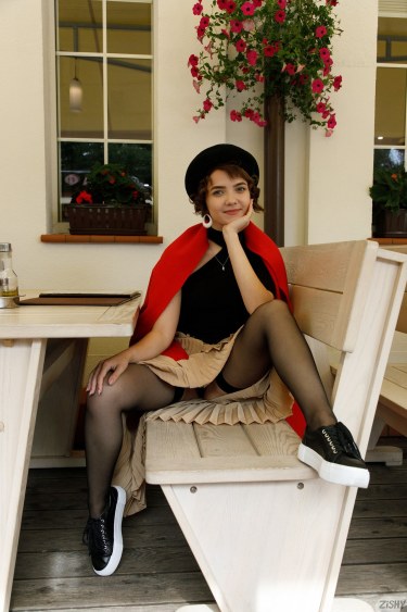 Victoria Minina In Cafe Society 1 6