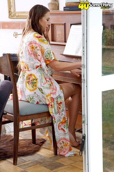 Janet Alfano Gets Her Ass Stretched Out And Squirts 1