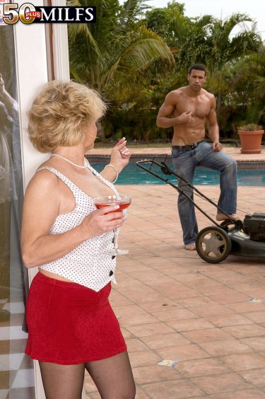 Classic Monday Deanna Gets Assfucked By The Lawn Guy 2