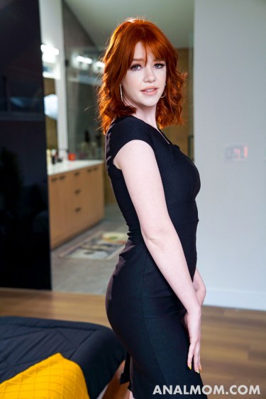 Ariel Darling Strips At Home 2