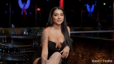 Yasmina Khan In A Threesome 1