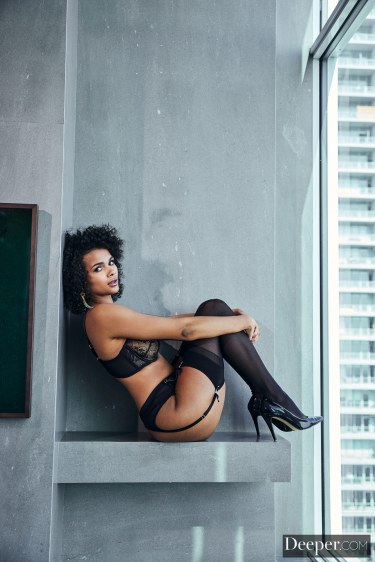 Alina Ali In Black Lingerie 11