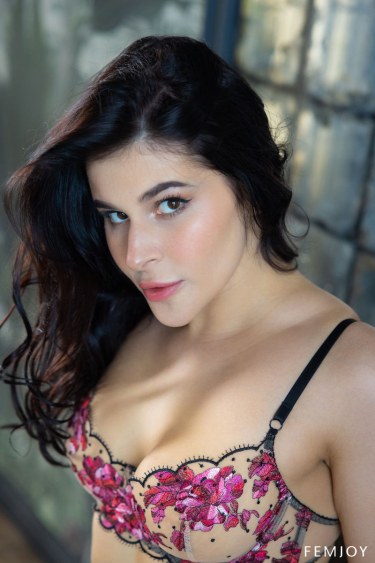 Pandora Red In Blooming 1