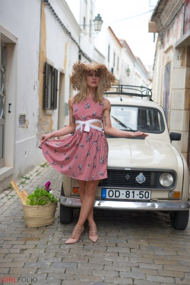 Quatrelle Starring Pippa Doll 2