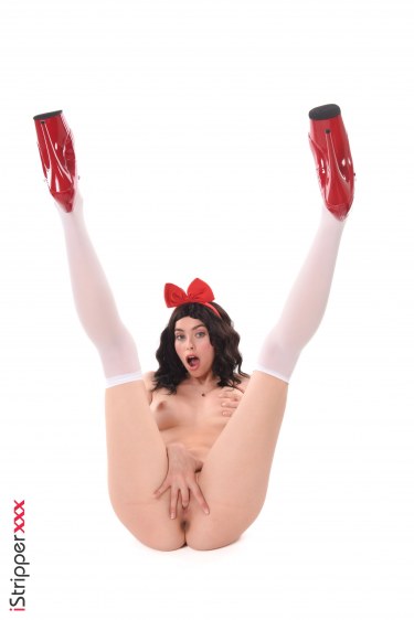 Alissa Foxy In Waiting For The Prince 12