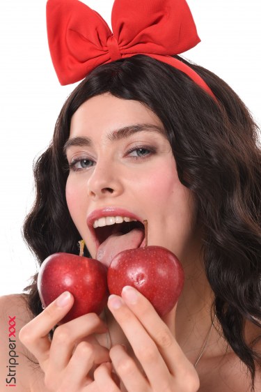 Alissa Foxy In Waiting For The Prince 13