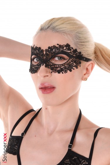 Vanessa Hillz In Kiss Me Hard 5