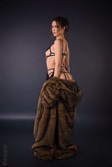 Vixi Rafi In Classy In Fur 3
