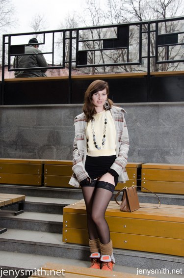 Jeny Smith In Black Miniskirt 2