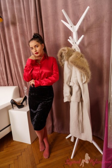 Chiquitta In Layered Nylons 6