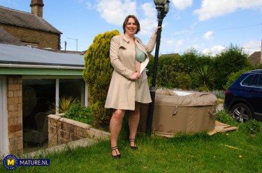 Curvy Mature Cashmere 1