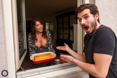 Daphne Laat Is Seducing Her Sons Best Friend 2