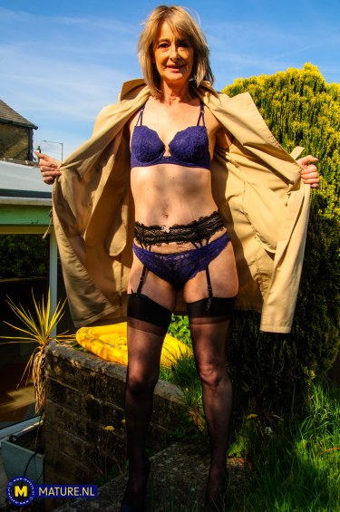 Flashing Skinny Milf 4