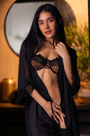Carolina Guerrero In Sultry Beauty 1