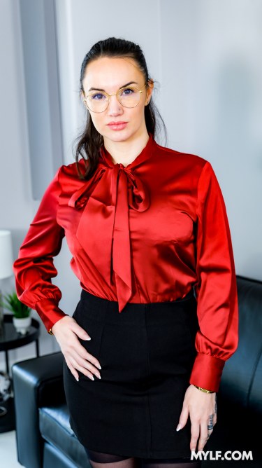 Paris Lincoln In Titty Fucking And Facials Werent In The Job Description 1