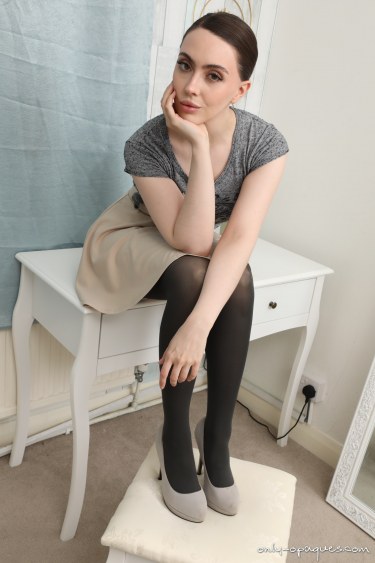 Little Miss Fox In Skirt And Stockings 8