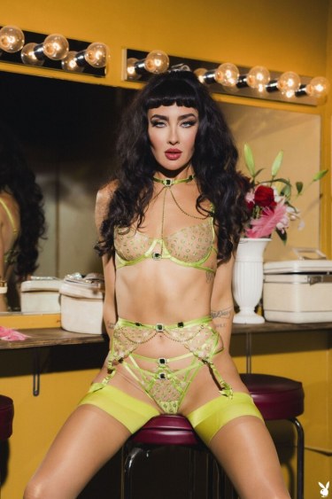 Scarlett Kapella In Call Time 1