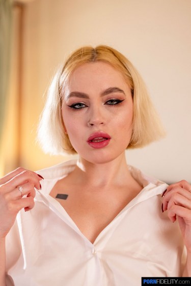 Greta Foss In Lingerie And Stockings 1