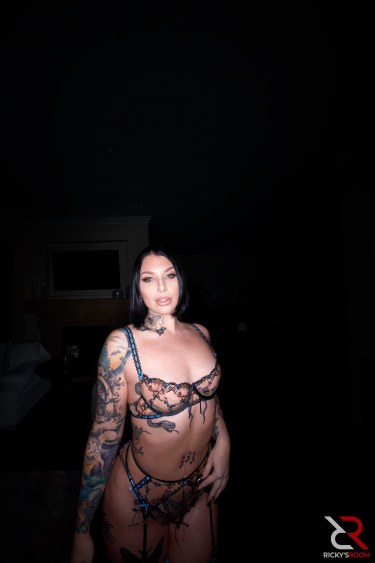 Ivy Lebelle In Lingerie And Stockings 1