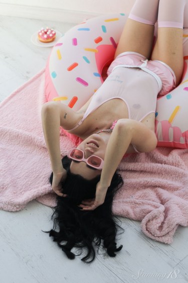 Swimming Circle With Dily 4