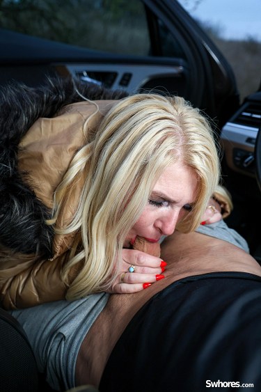 Gorgeous Milf Rents Out Her Pussy For Sex 4