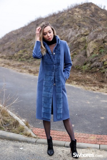 Looks Like A Rich Hooker 1