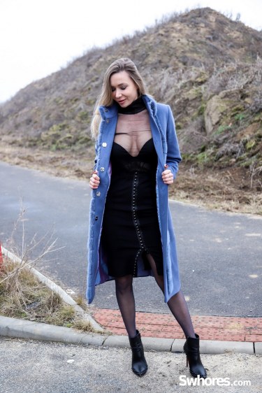 Looks Like A Rich Hooker 2