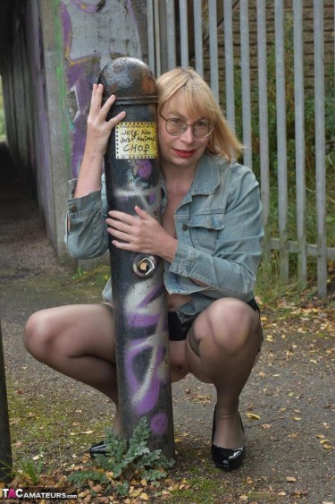 Barby Slut Flashing Canalside 10