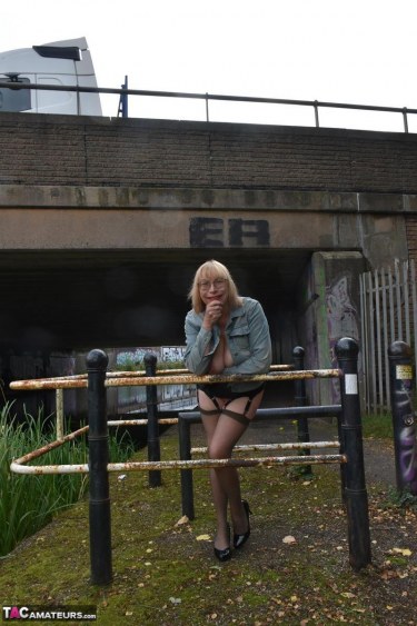 Barby Slut Flashing Canalside 4